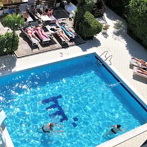 Hotel Hotel Marzia Con Piscina, Riccione